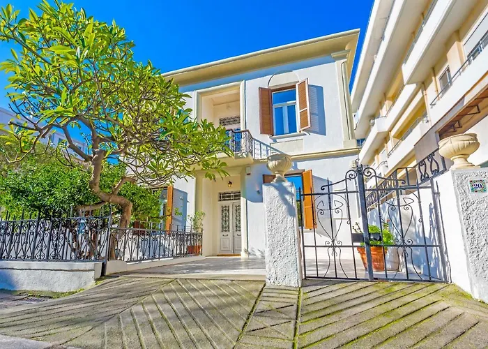 Arhondiko Apartment Vs Rhodes Town